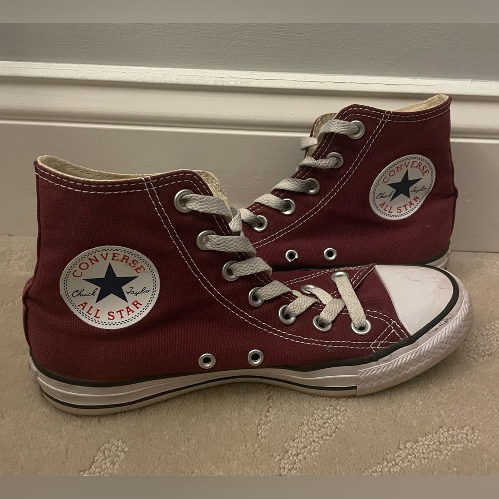 Maroon Hightop Converse Size Men’s 5, Women’s 7